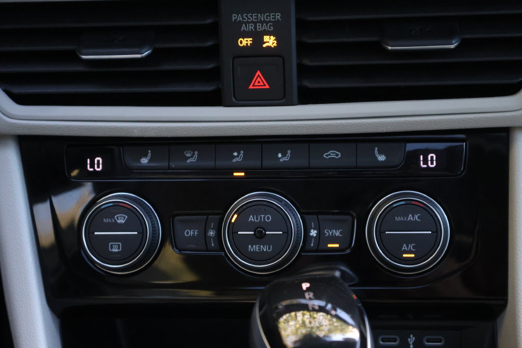 Used 2024 Volkswagen Jetta SE FWD image 18
