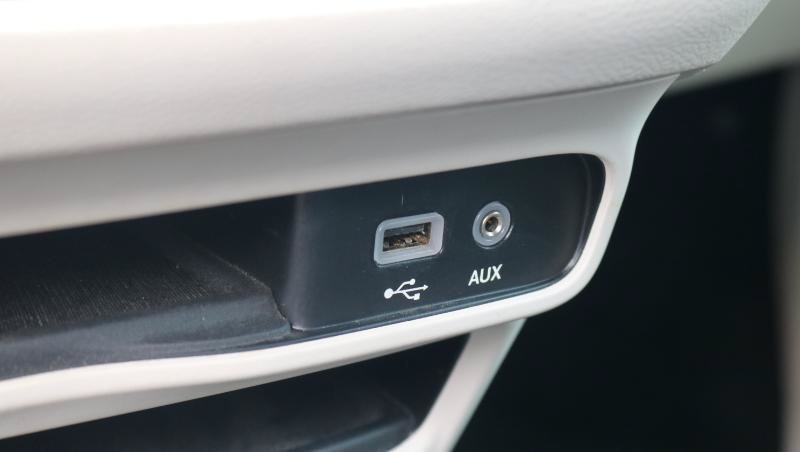 Used 2020 Chrysler Pacifica Touring w/ Tire & Wheel Group FWD image 17