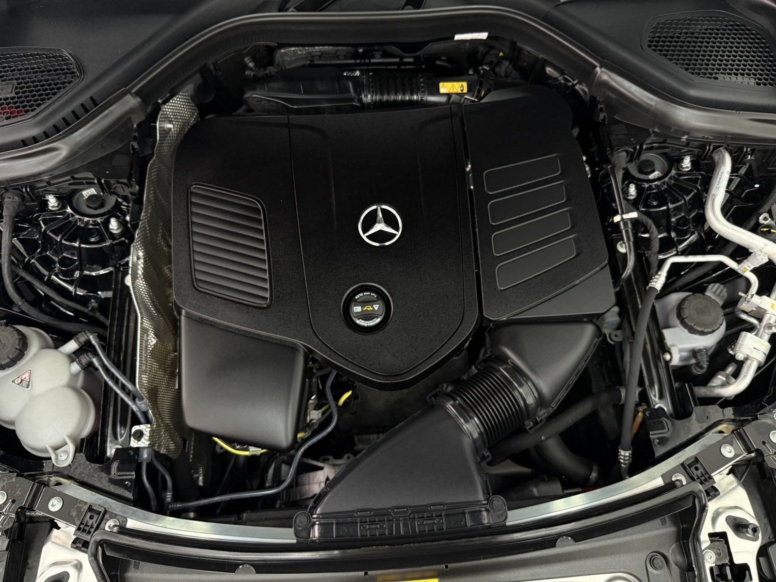Used 2025 Mercedes-Benz GLC 350e 4MATIC image 31