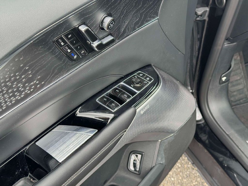 Used 2023 Cadillac Lyriq 2WD image 17
