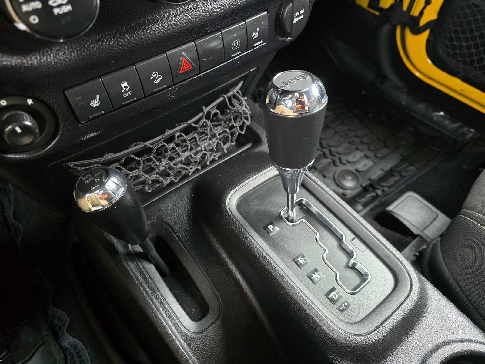 Used 2015 Jeep Wrangler Sahara w/ Connectivity Group image 32