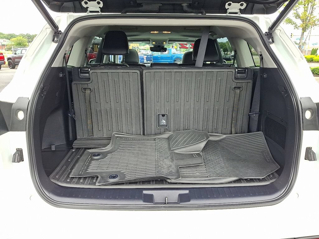 Used 2022 Toyota Highlander XLE AWD/4WD image 29