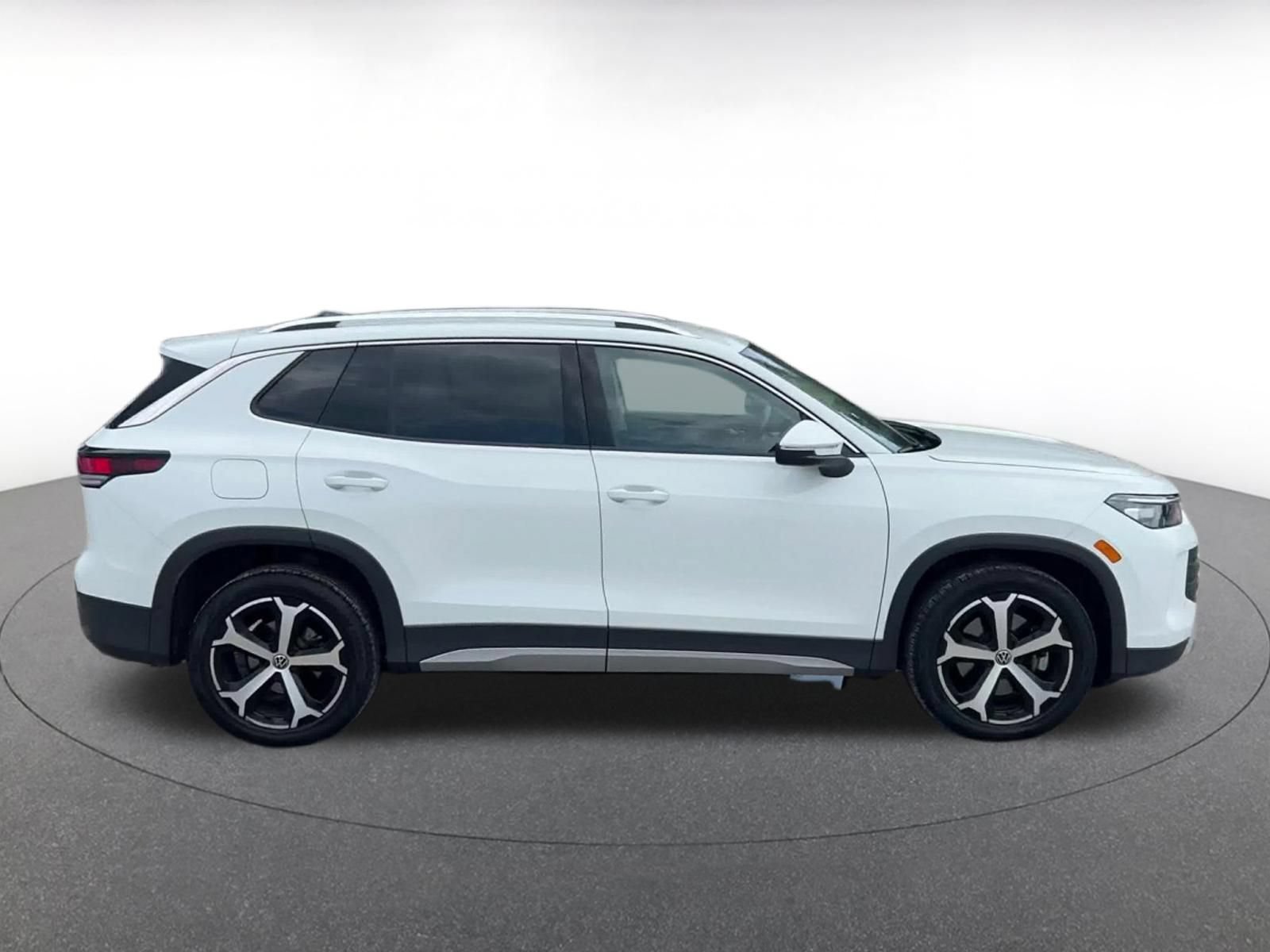 Used 2026 Volkswagen Tiguan SE AWD/4WD image 16