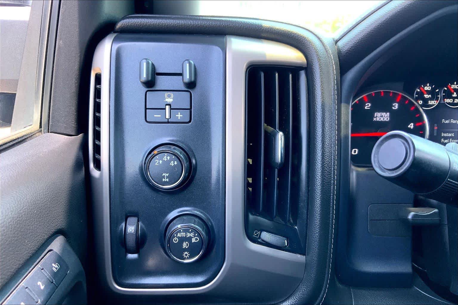 Used 2015 GMC Sierra 2500 Denali w/ Duramax Plus Package AWD/4WD image 34