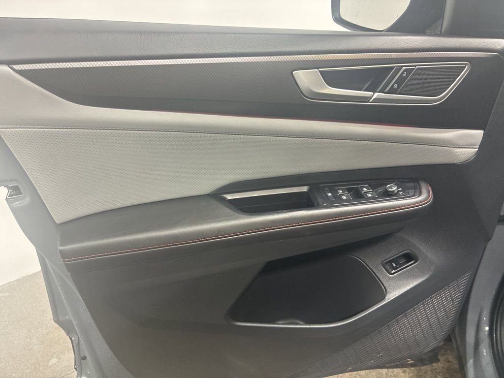 Used 2025 Volkswagen Atlas Peak Edition SE image 5