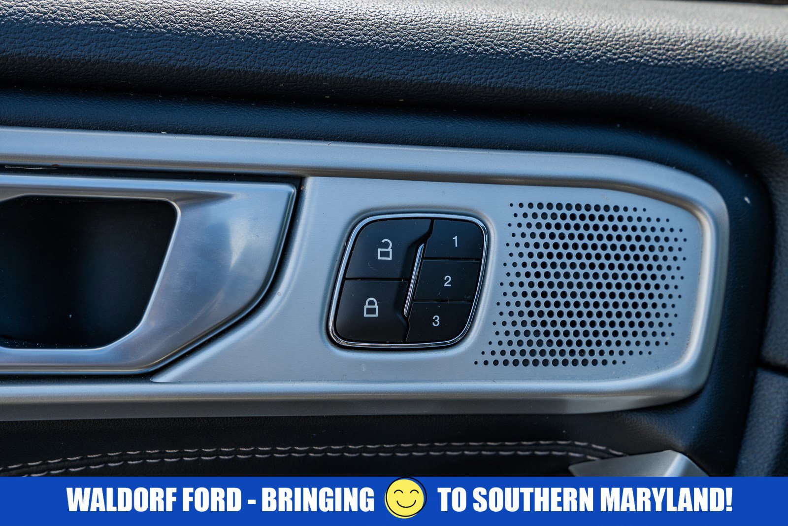 Used 2023 Ford Explorer Limited w/ Limited Technology Package AWD/4WD image 43