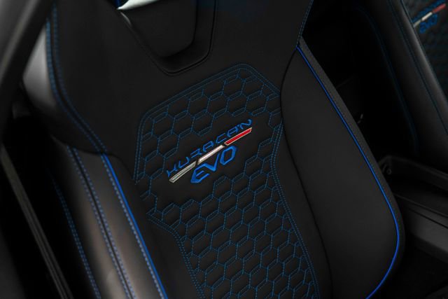 Used 2020 Lamborghini Huracan EVO image 25