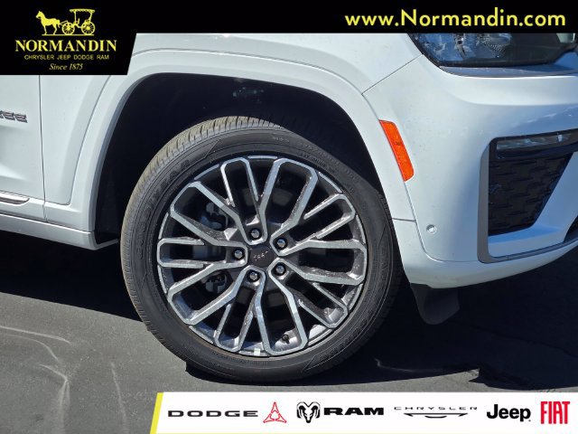 New 2026 Jeep Grand Cherokee Summit w/ Obsidian Package AWD/4WD image 5