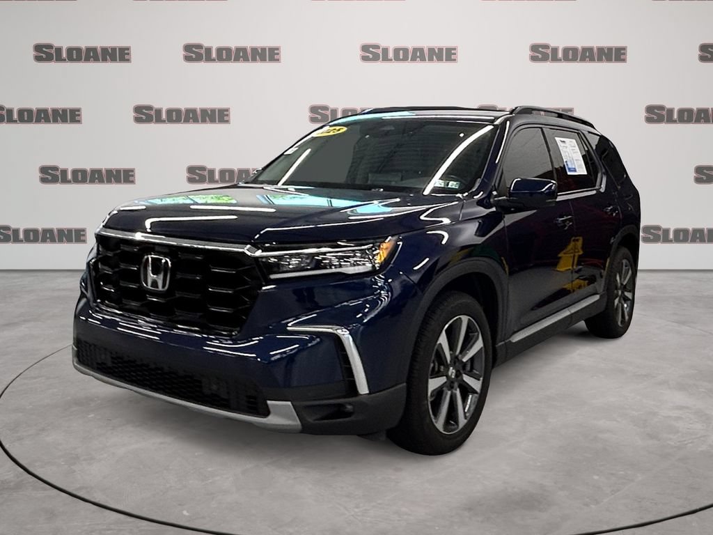 Certified 2025 Honda Pilot Touring image 1