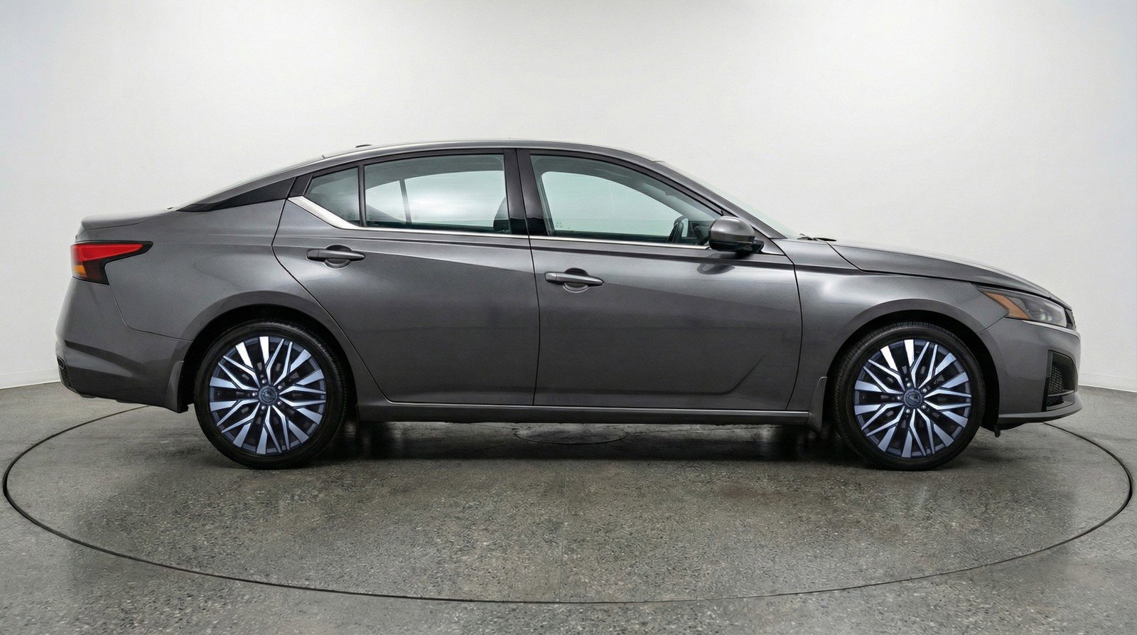 Used 2025 Nissan Altima 2.5 SV image 11