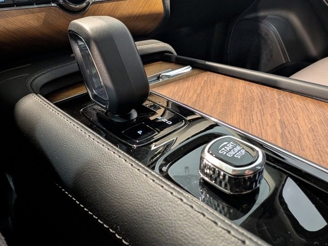 Used 2023 Volvo XC90 B6 Plus w/ Protection Package image 23