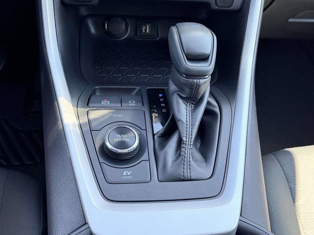 Certified 2025 Toyota RAV4 XLE AWD/4WD image 6