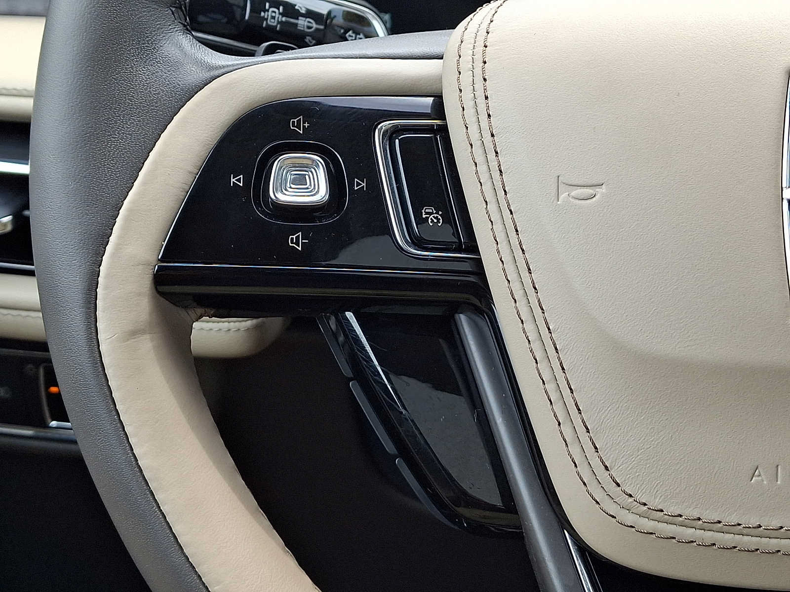 Used 2022 Lincoln Aviator Reserve AWD/4WD image 22