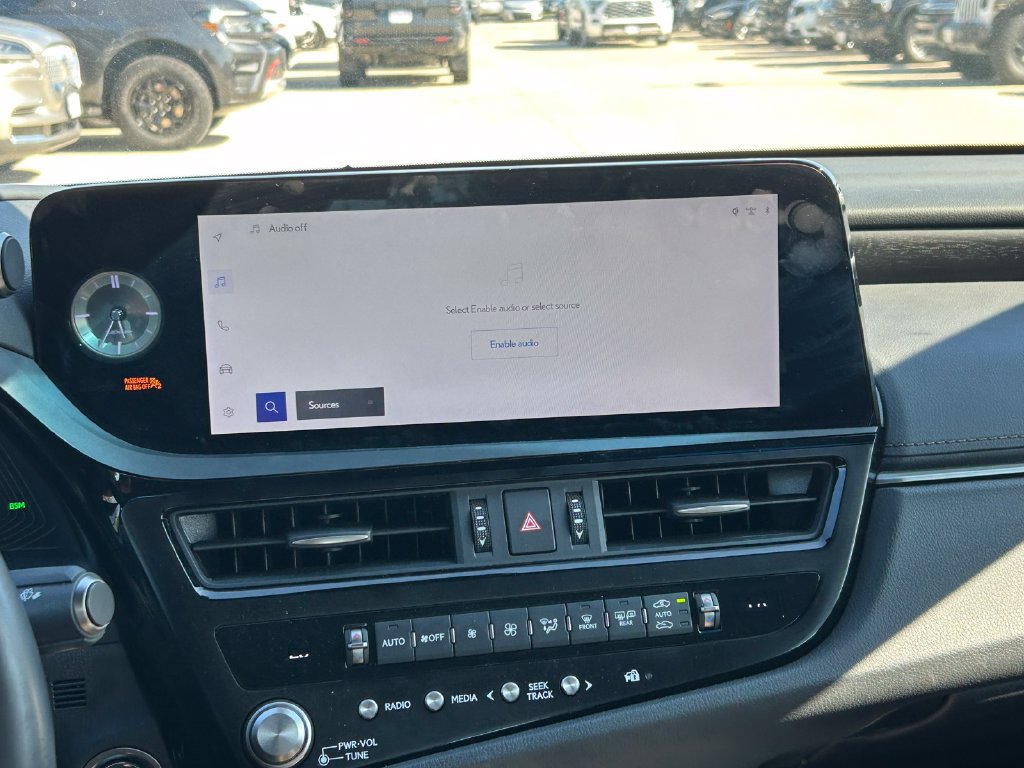 Used 2024 Lexus ES 300h w/ Technology Package FWD image 19