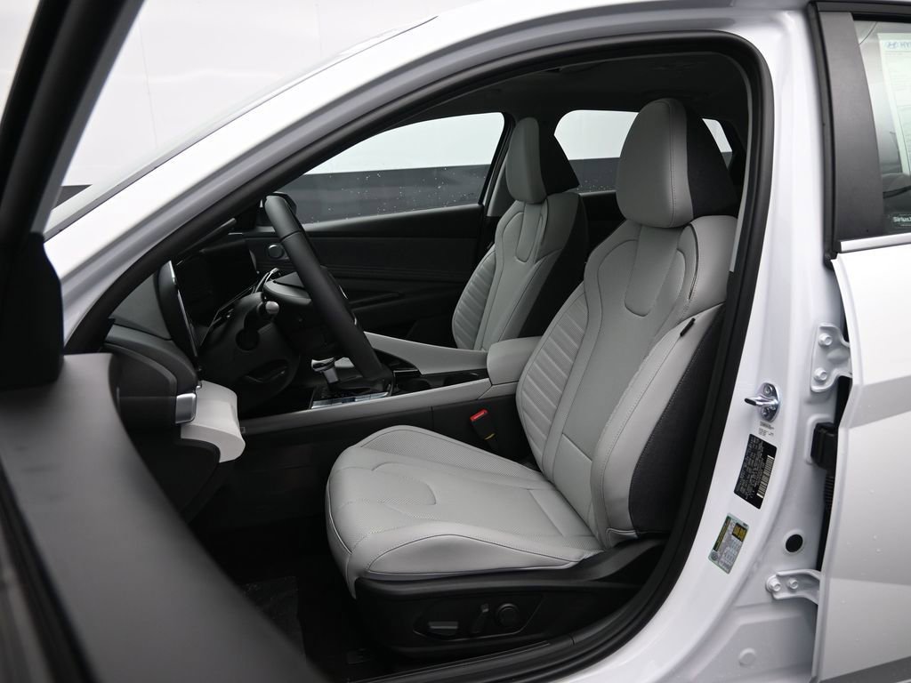 New 2025 Hyundai Elantra Limited image 25