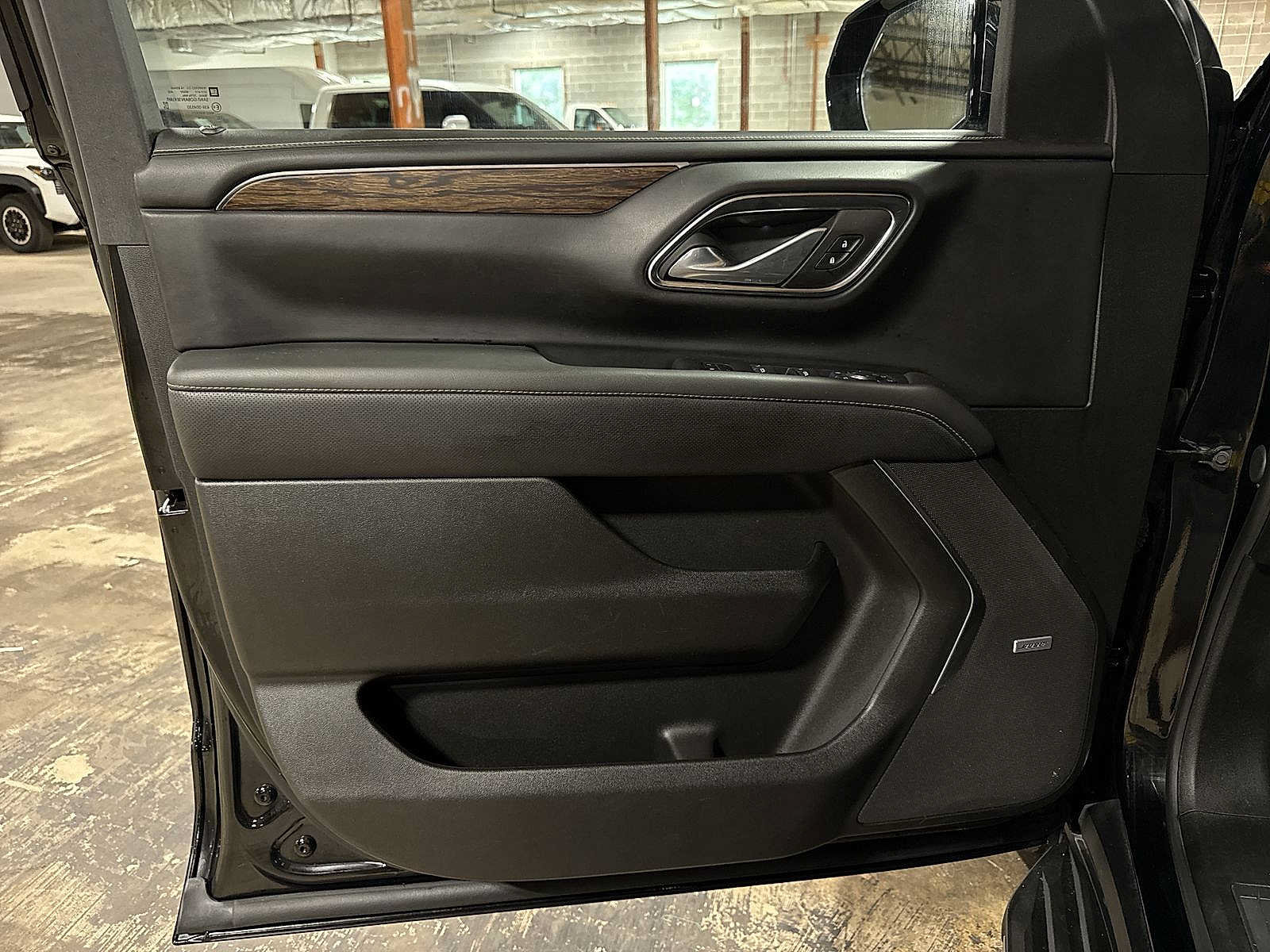 Used 2024 Chevrolet Tahoe Premier AWD/4WD image 33