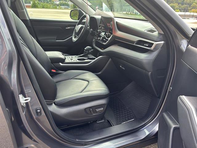Used 2024 Toyota Highlander Limited image 20