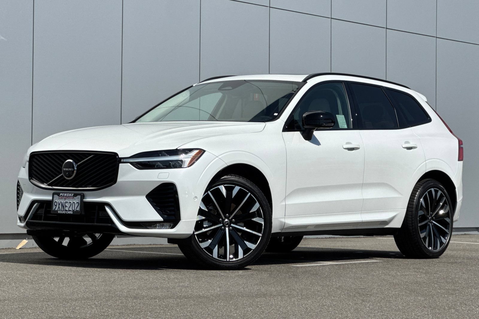 Certified 2026 Volvo XC60 B5 Ultra w/ Climate Package PRO AWD/4WD image 1