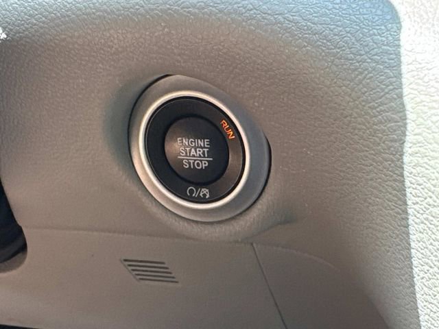 Used 2023 Chrysler Pacifica Touring-L FWD image 33
