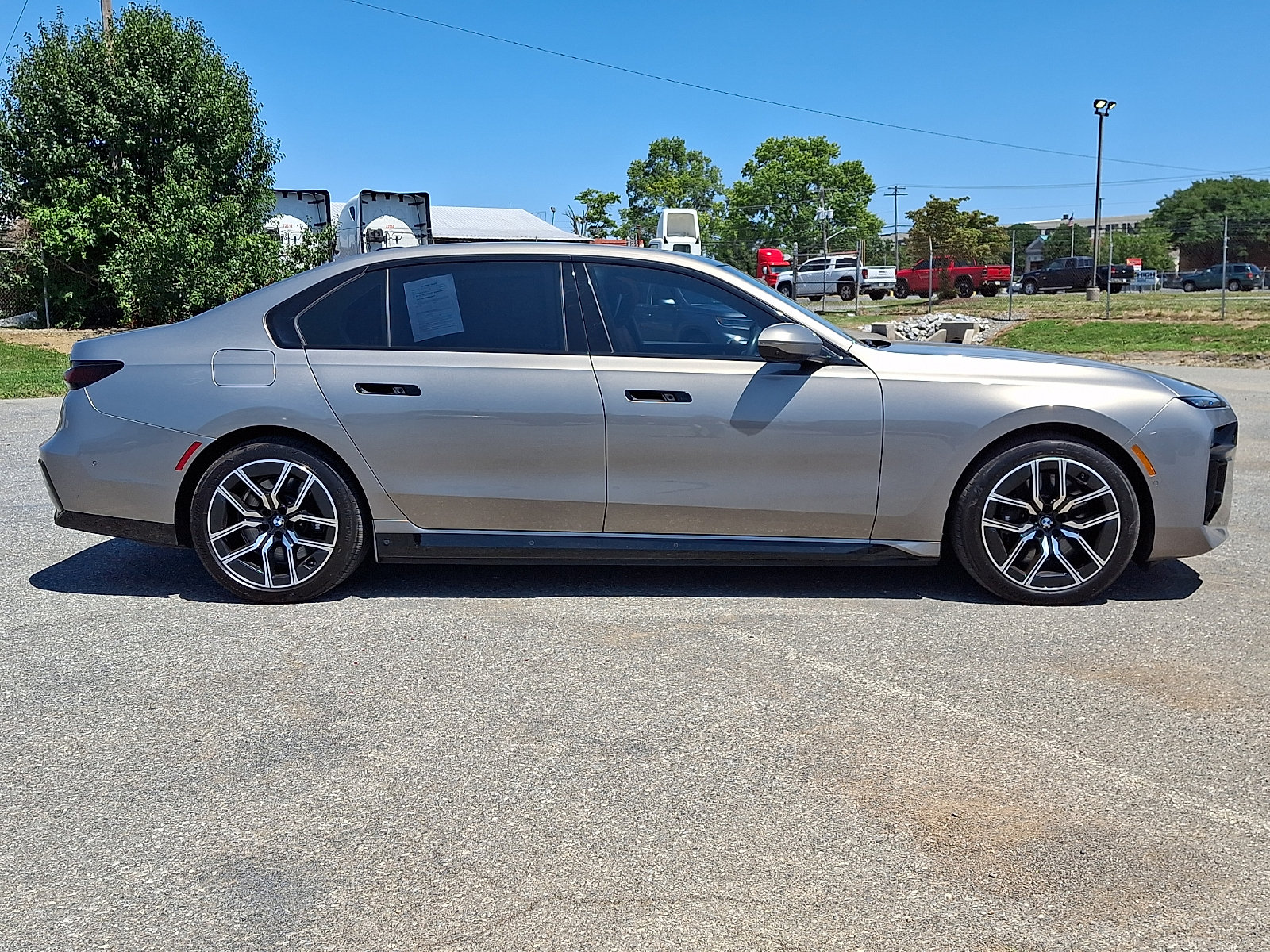 Used 2024 BMW i7 xDrive60 AWD/4WD image 7