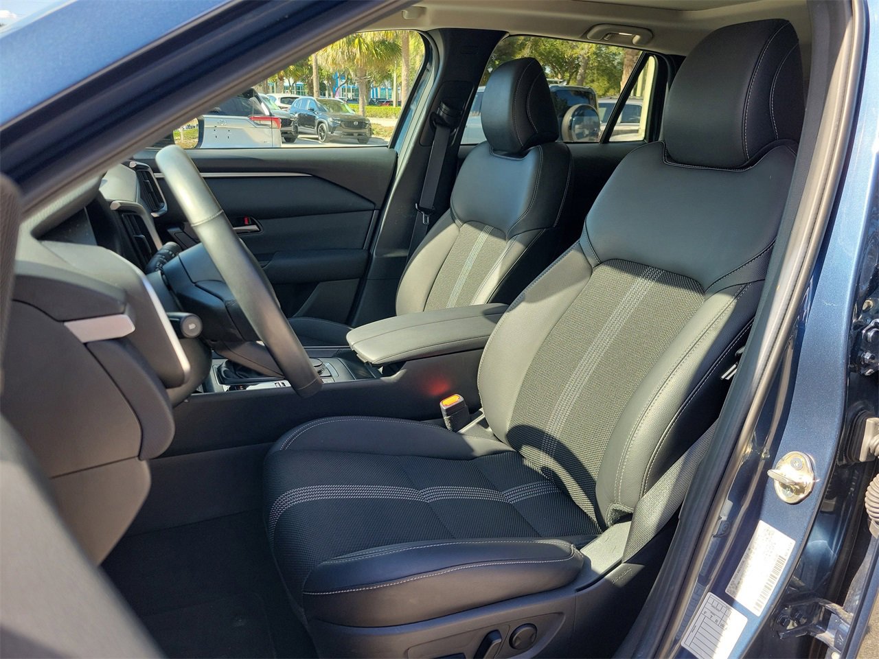 Used 2025 MAZDA CX-50 AWD 2.5 S w/ Premium Package image 17