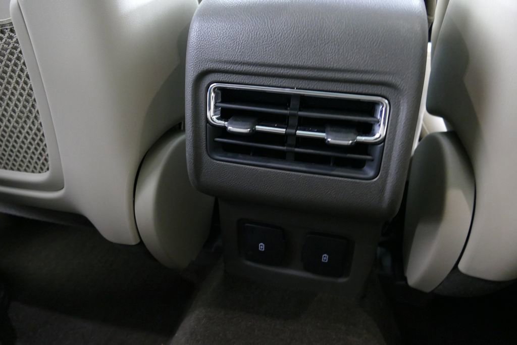 Used 2023 Lincoln Corsair AWD w/ Equipment Group 101A image 6