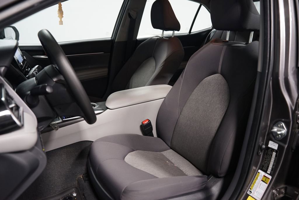 Used 2023 Toyota Camry LE image 6