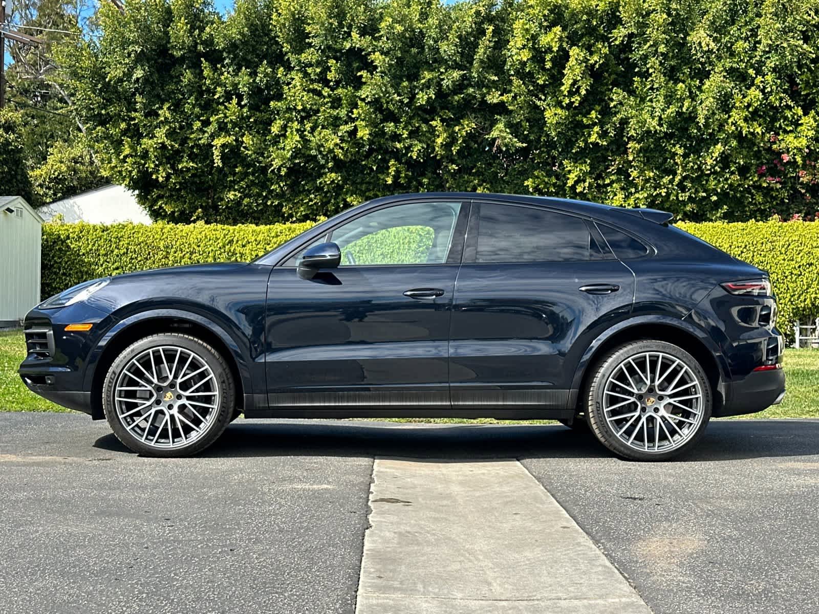 Certified 2022 Porsche Cayenne Coupe image 2