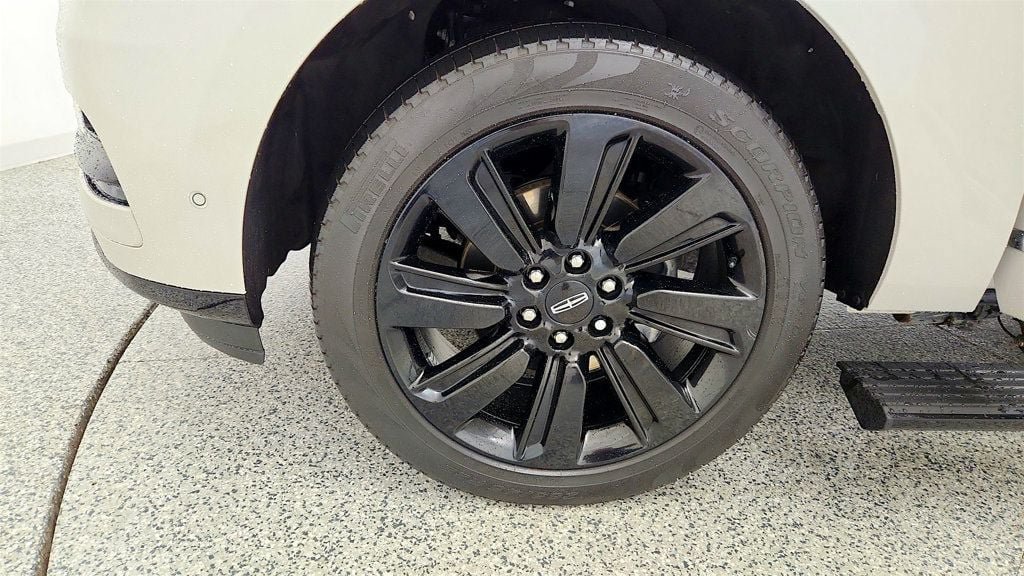 Used 2024 Lincoln Navigator L Reserve AWD/4WD image 9