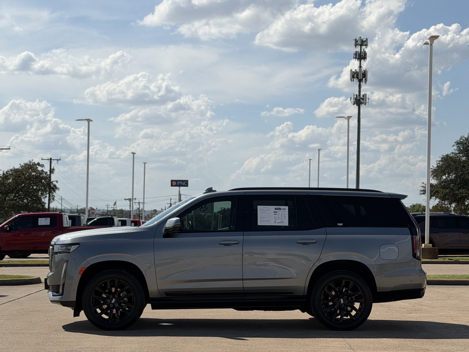 Used 2024 Cadillac Escalade Sport Platinum w/ LPO, ONYX Package AWD/4WD image 7