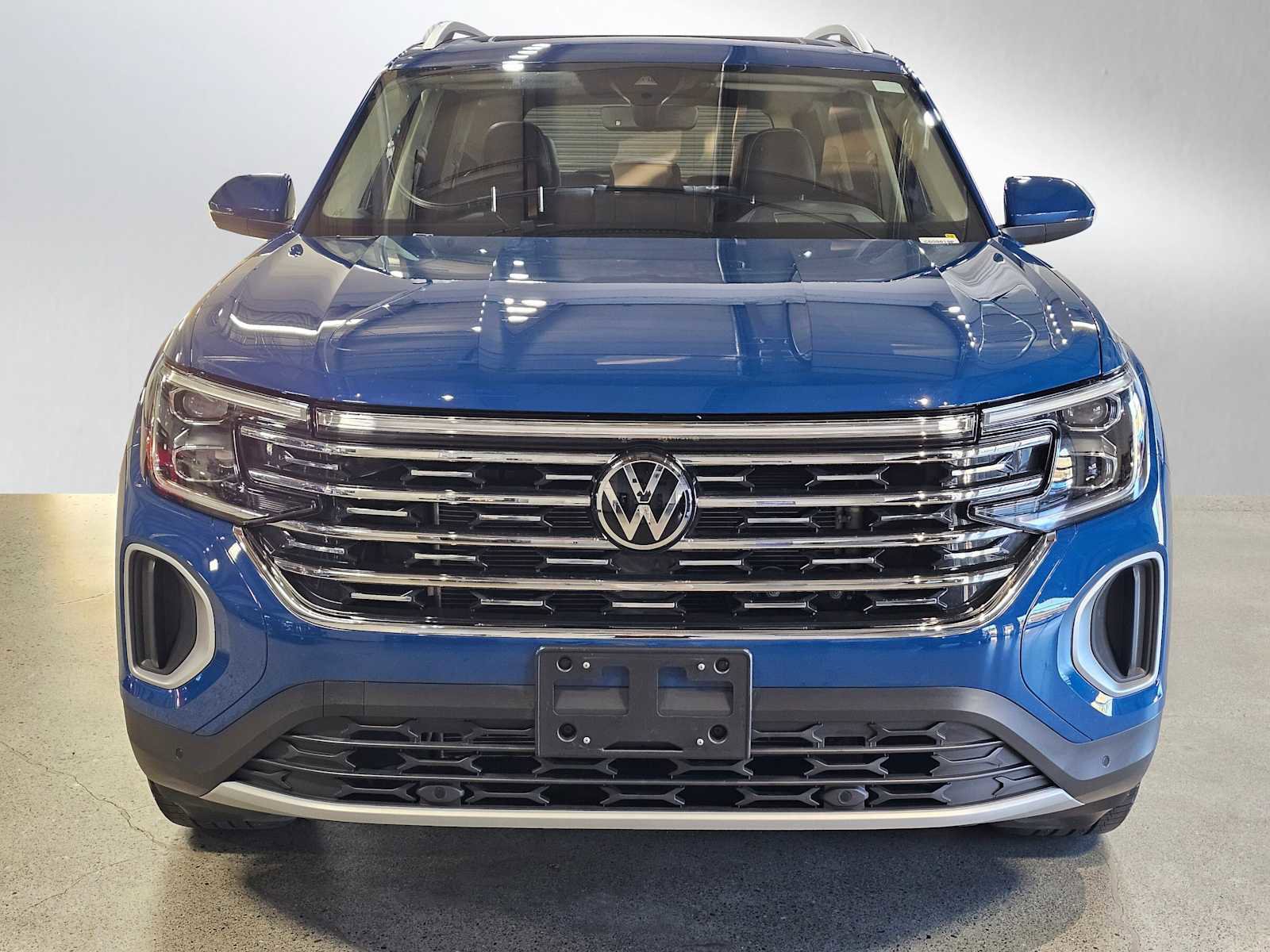 Used 2025 Volkswagen Atlas SEL image 2