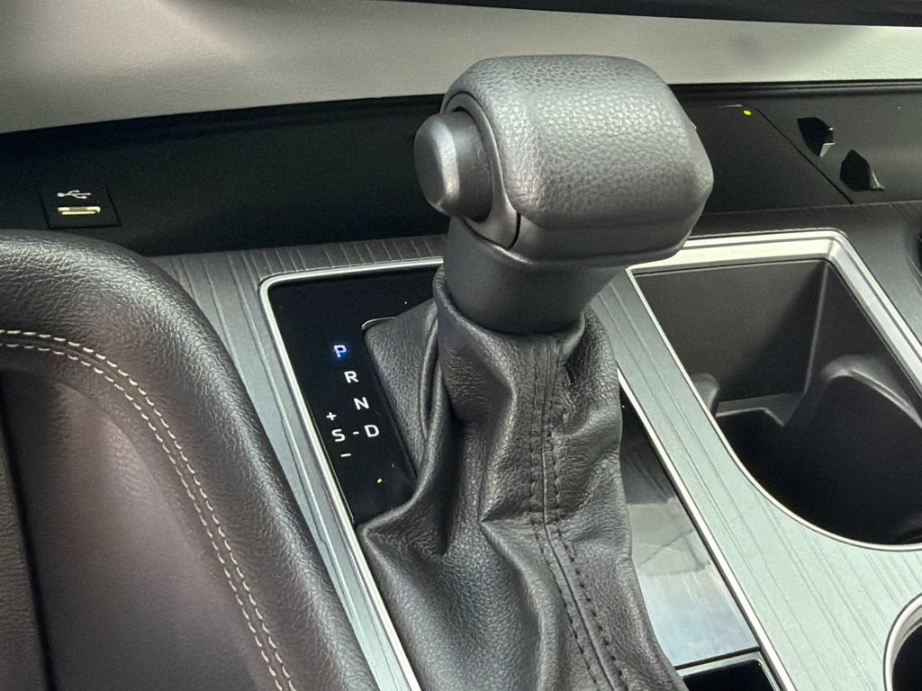 Used 2025 Toyota Sienna LE FWD image 30