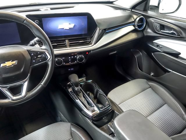 Used 2025 Chevrolet Trax LT w/ LT Convenience Package FWD image 17