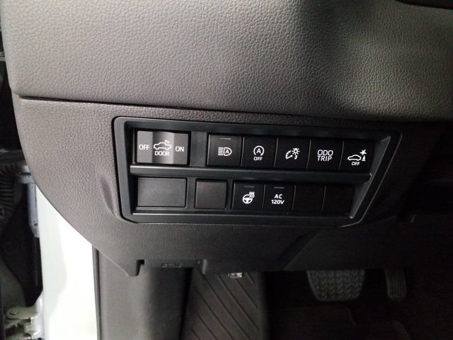 Used 2025 Toyota Tundra Limited AWD/4WD image 11