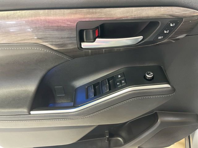 Used 2020 Toyota Highlander Platinum image 13