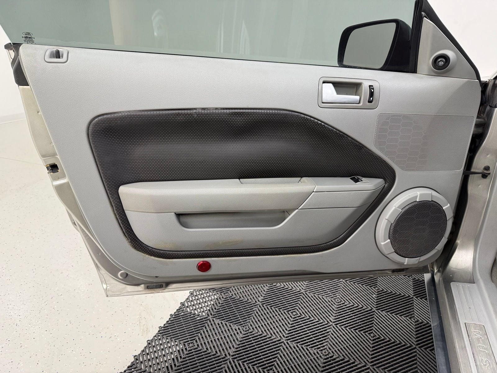 Used 2008 Ford Mustang Premium RWD image 10