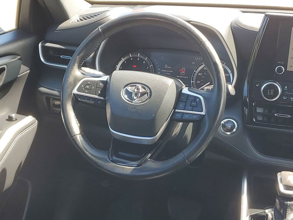 Certified 2023 Toyota Highlander L image 15