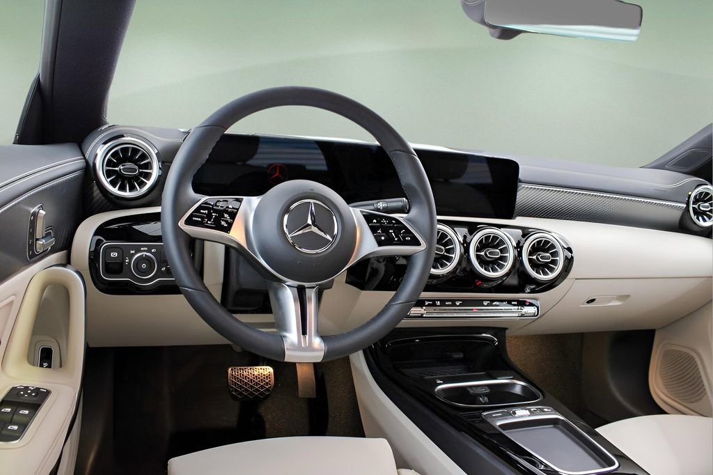 Used 2025 Mercedes-Benz CLA 250 image 6