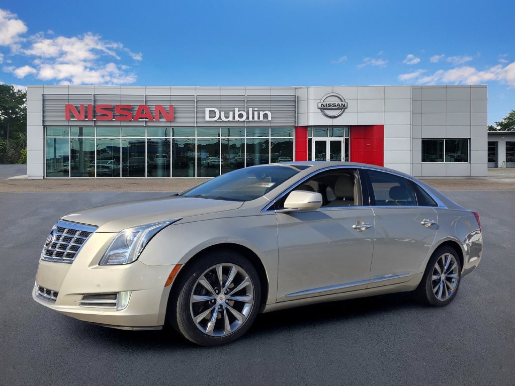 Used 2013 Cadillac XTS Luxury FWD image 1