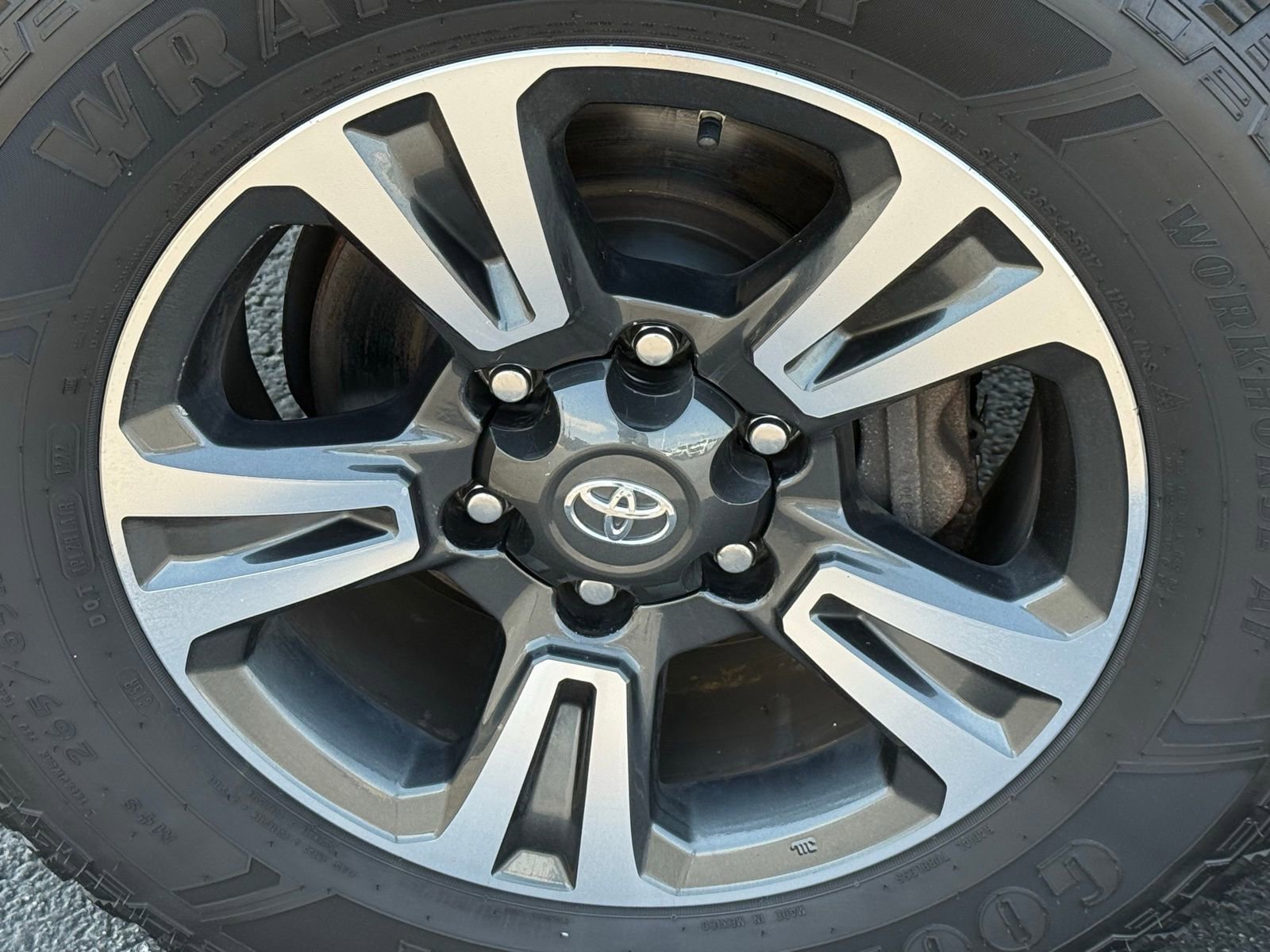 Used 2019 Toyota Tacoma TRD Sport AWD/4WD image 10