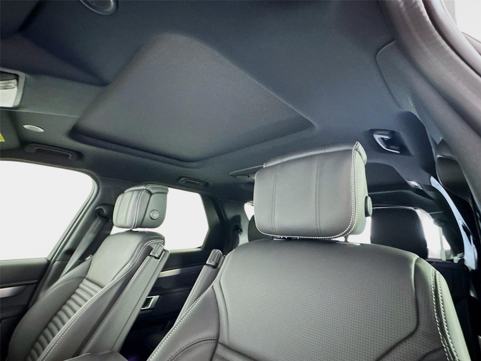 New 2026 Land Rover Discovery Dynamic SE AWD/4WD image 14