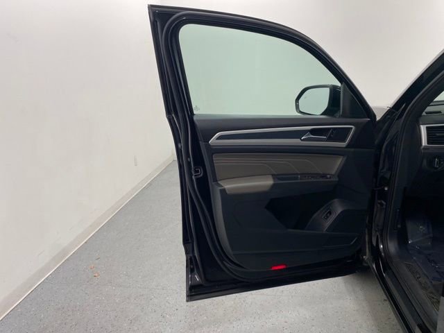 Used 2021 Volkswagen Atlas Cross Sport SEL image 26