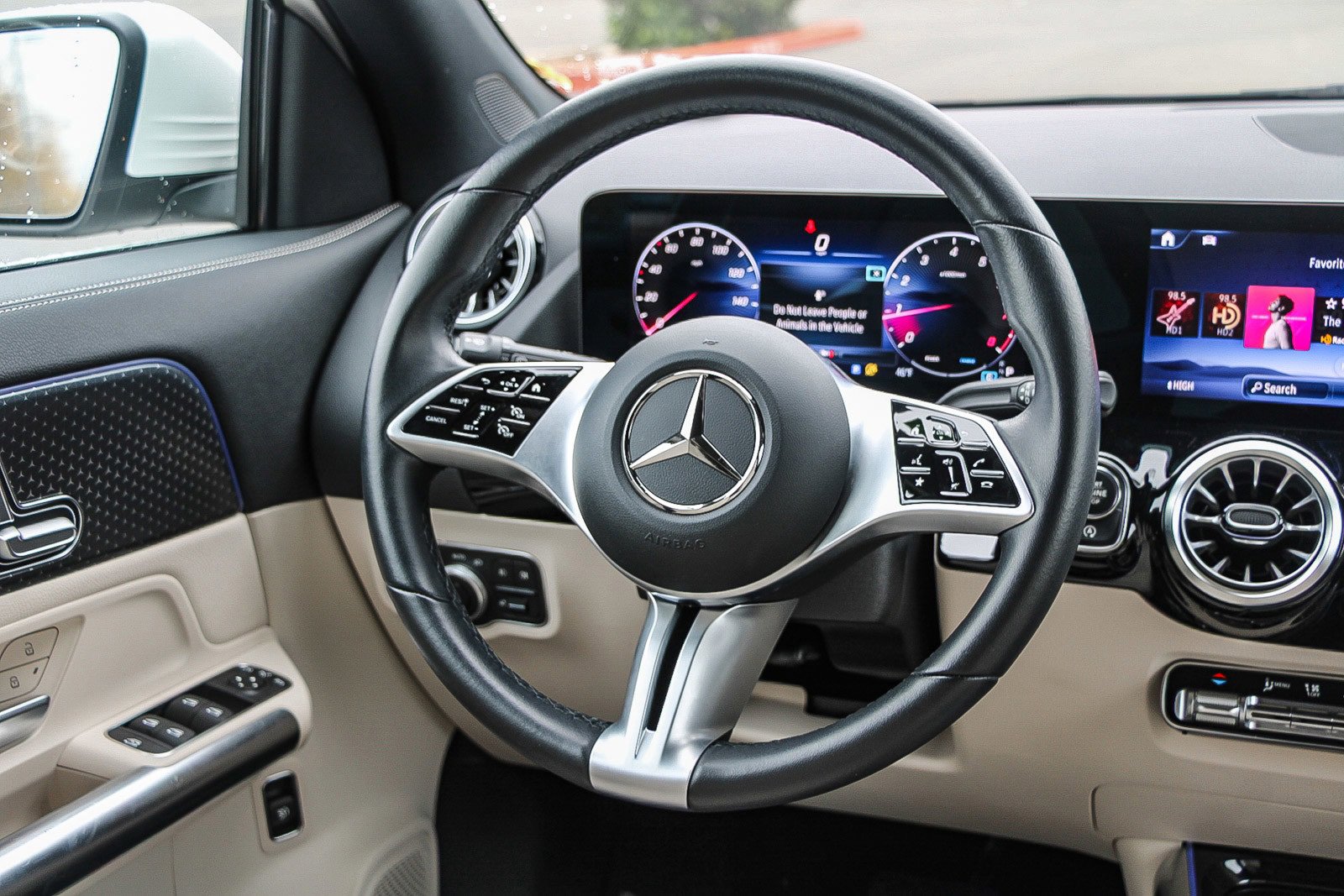 Certified 2025 Mercedes-Benz GLA 250 4MATIC image 15