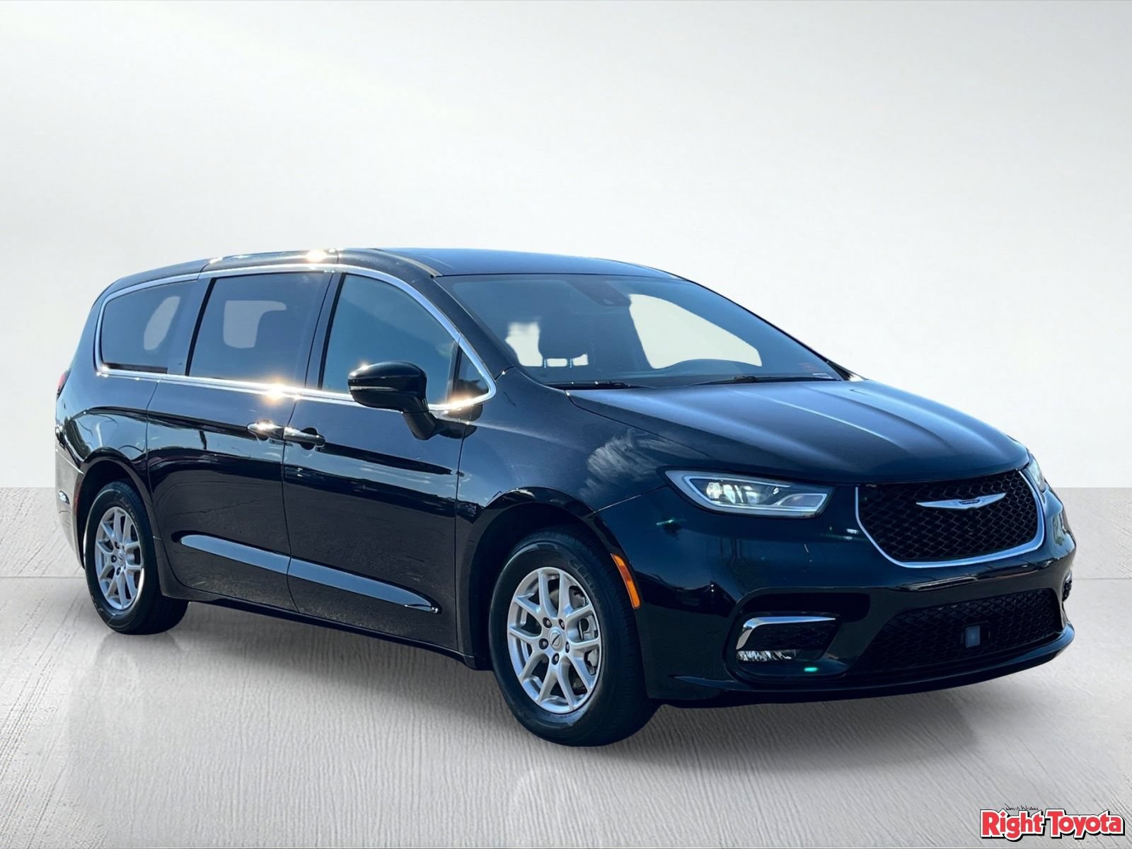 Used 2025 Chrysler Pacifica Select FWD image 8