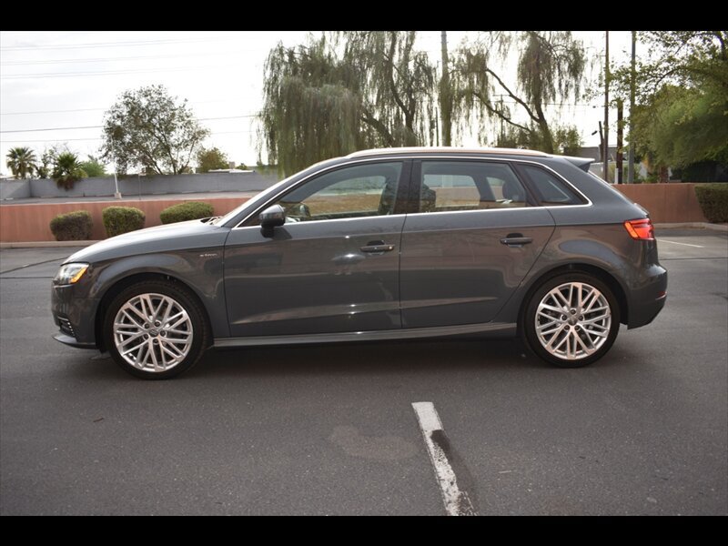 Used 2018 Audi A3 e-tron Premium Plus w/ Technology Package FWD image 4