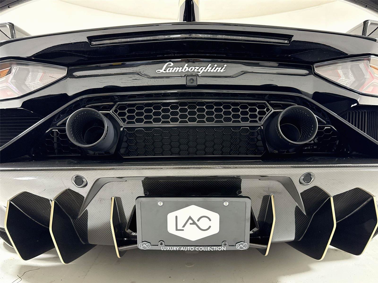 Used 2020 Lamborghini Aventador SVJ AWD/4WD image 36