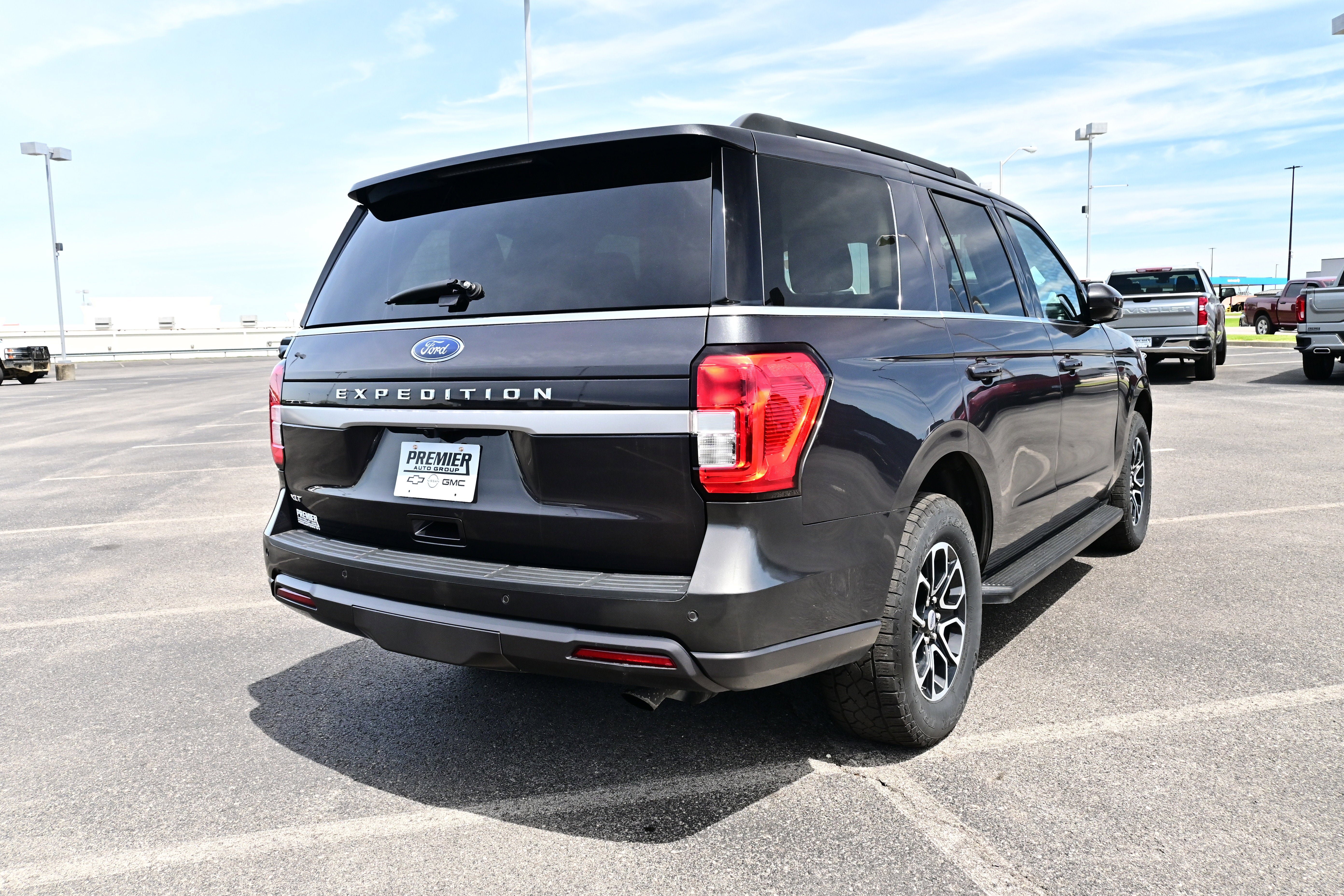 Used 2022 Ford Expedition XLT AWD/4WD image 6