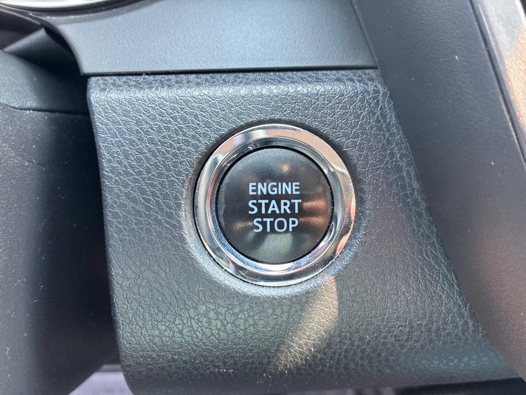 Used 2018 Toyota Camry SE w/ Moonroof Package FWD image 26