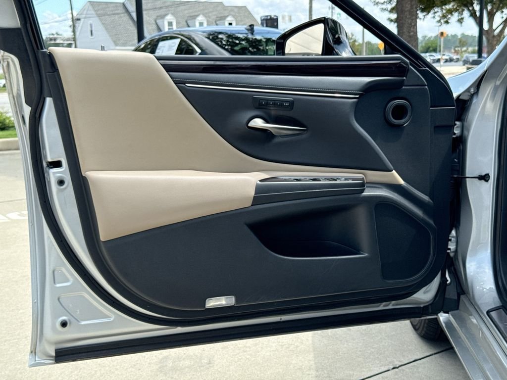 Used 2019 Lexus ES 350 w/ Premium Package FWD image 12