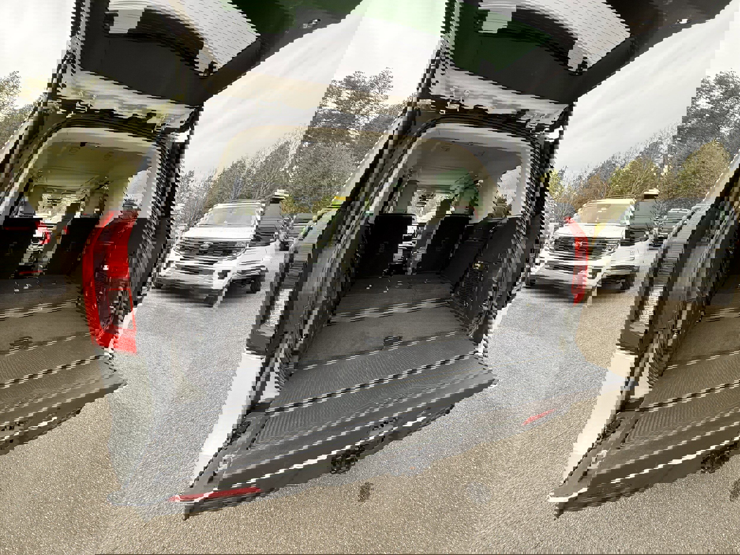 Used 2025 Ford Expedition Active image 28